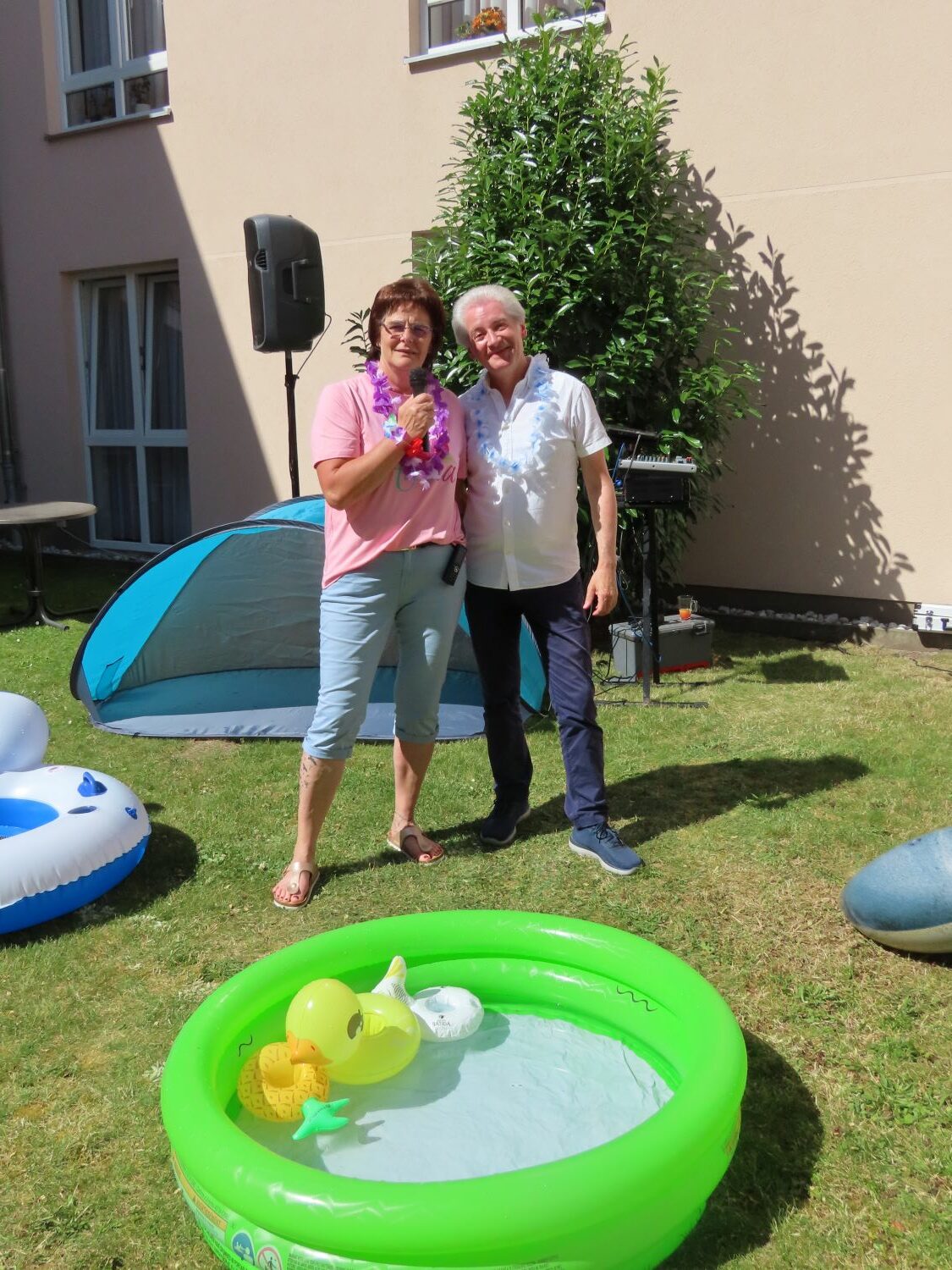 die Einrichtungsleitung mit dem Alleinunterhalter